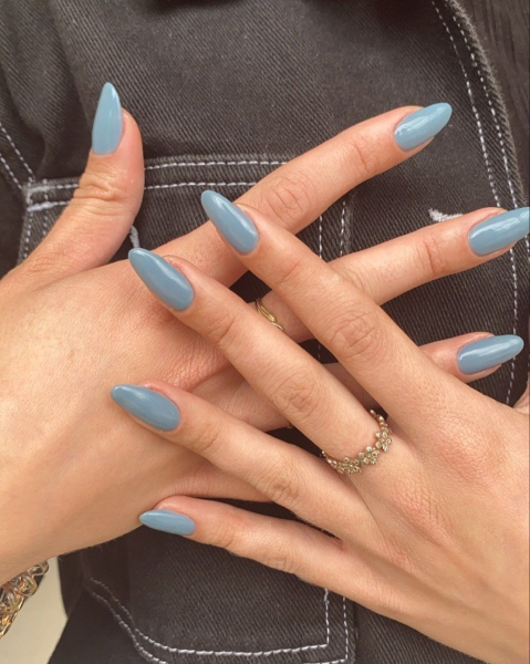 fog blue nails by pivoine.ldn