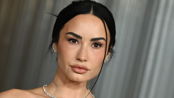 Demi Lovato’s Sparkly “Modernist Holiday” Manicure Will Get You In the Spirit—See the Photos